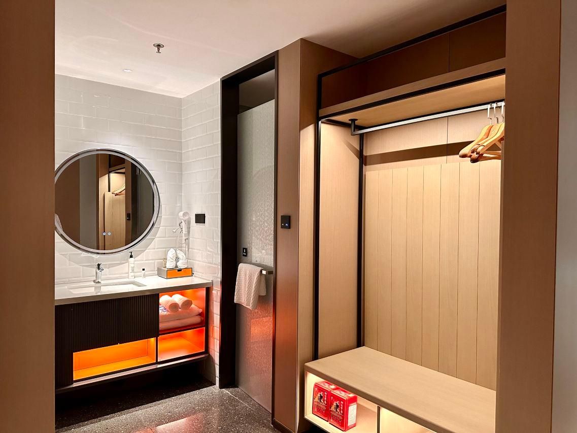 Business King Room