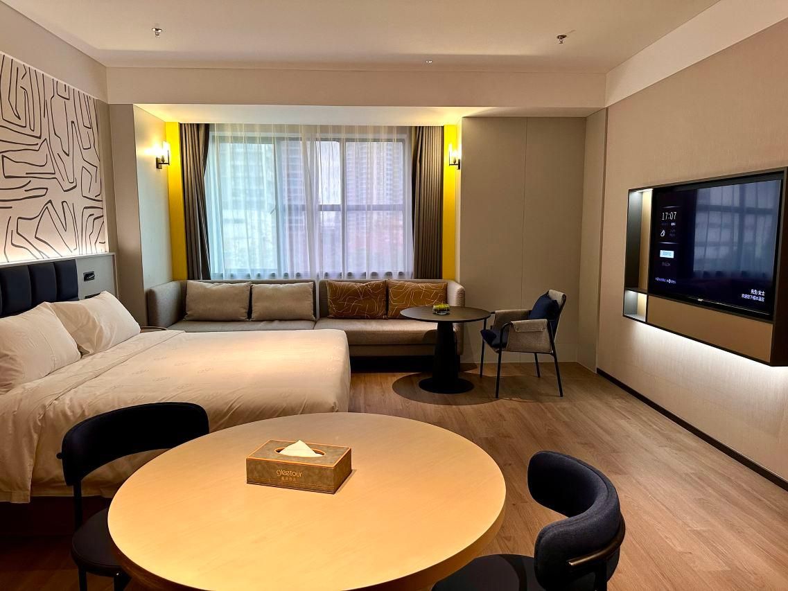 Business King Room