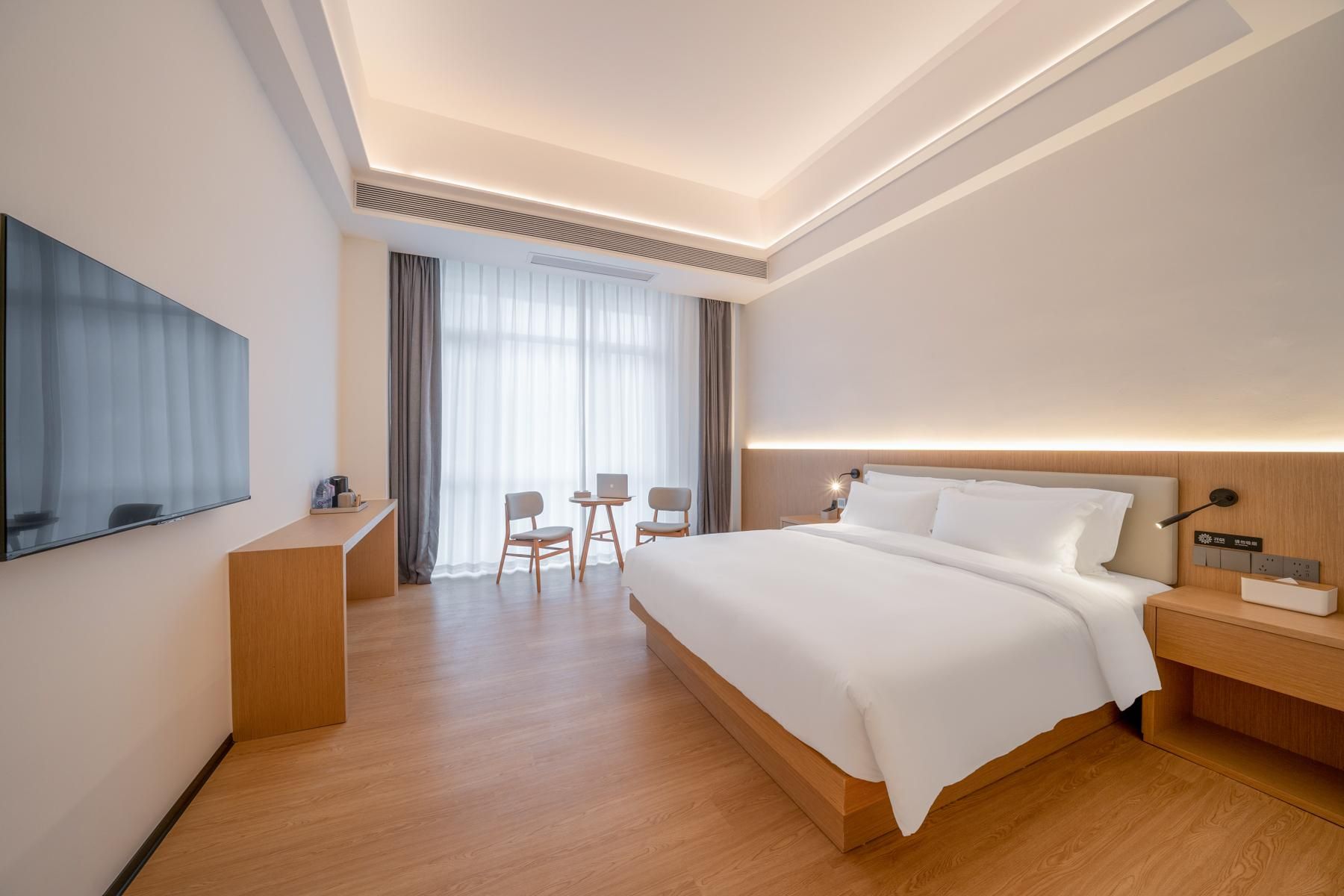 Luxe Queen Room