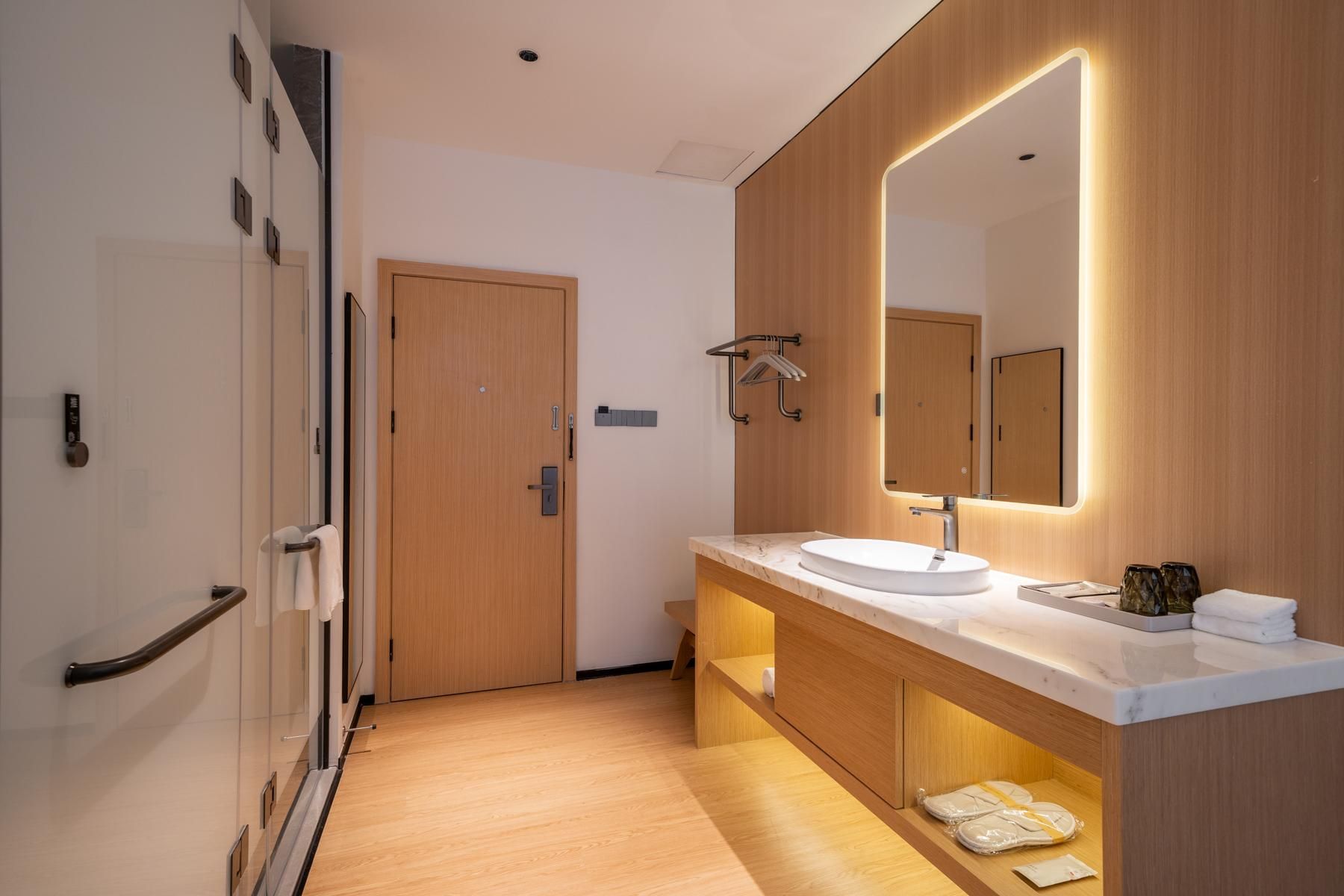 Luxe Queen Room