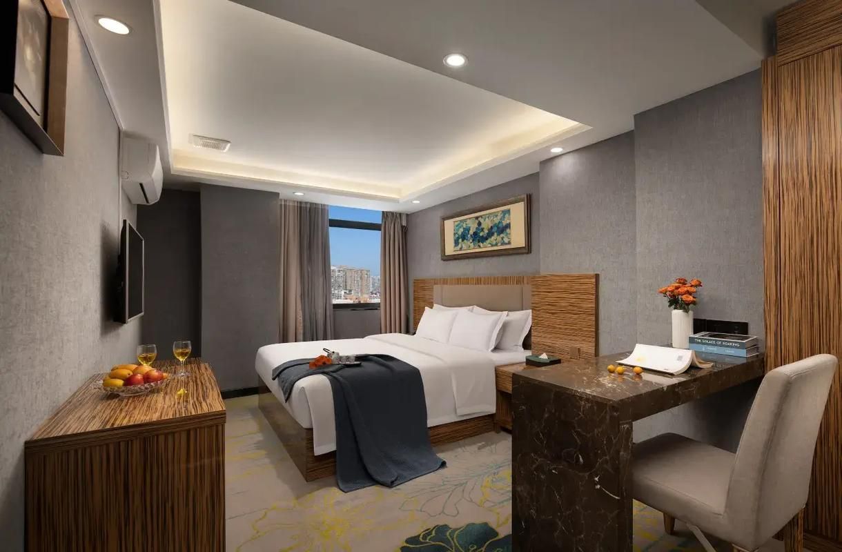 Warm Queen Room