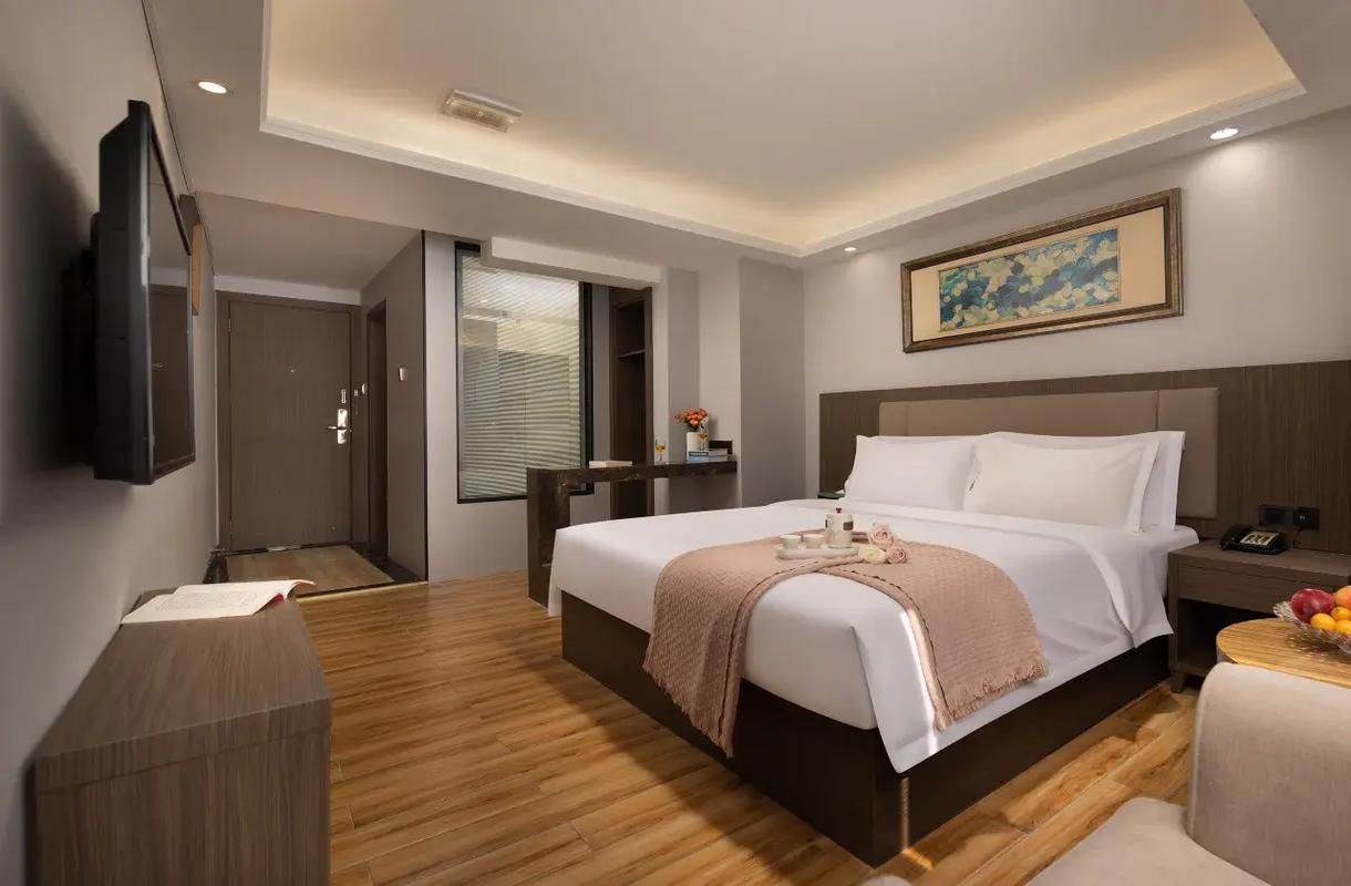 Warm Queen Room