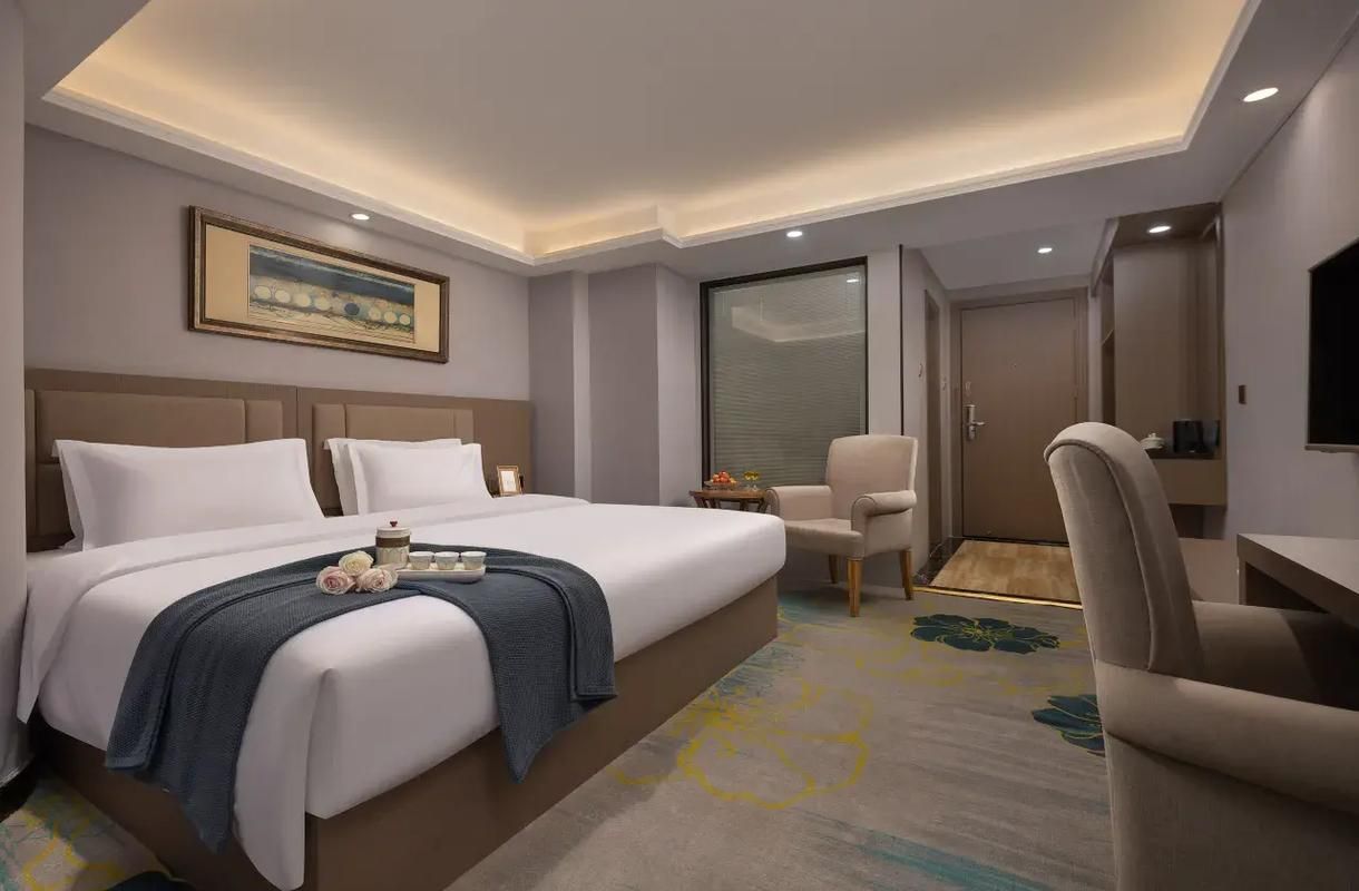 Deluxe Room Queen