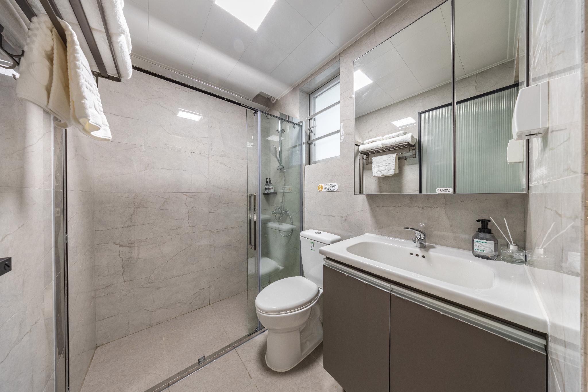 One-Bedroom Deluxe Apartment with Balcony