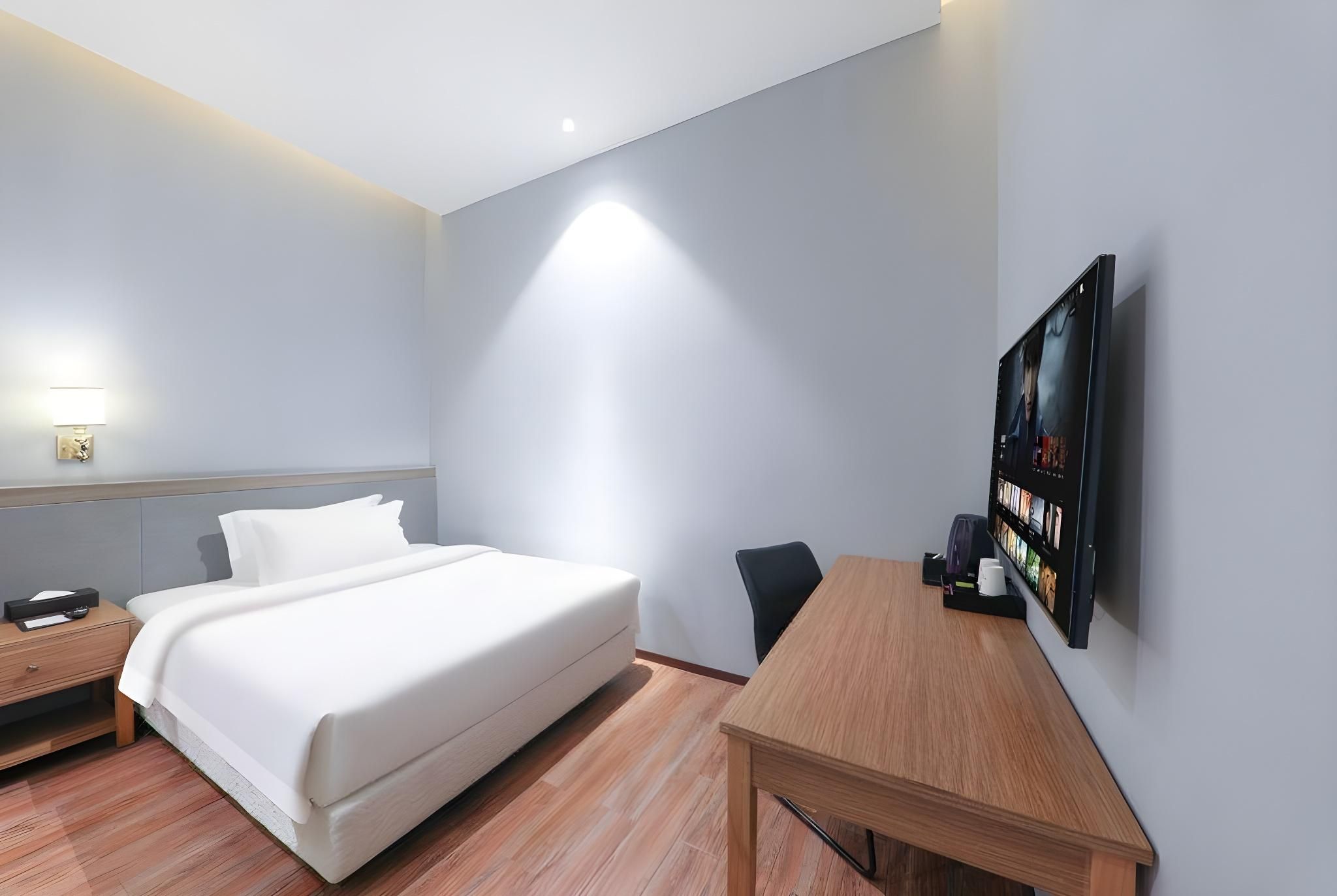 Feature Queen Room