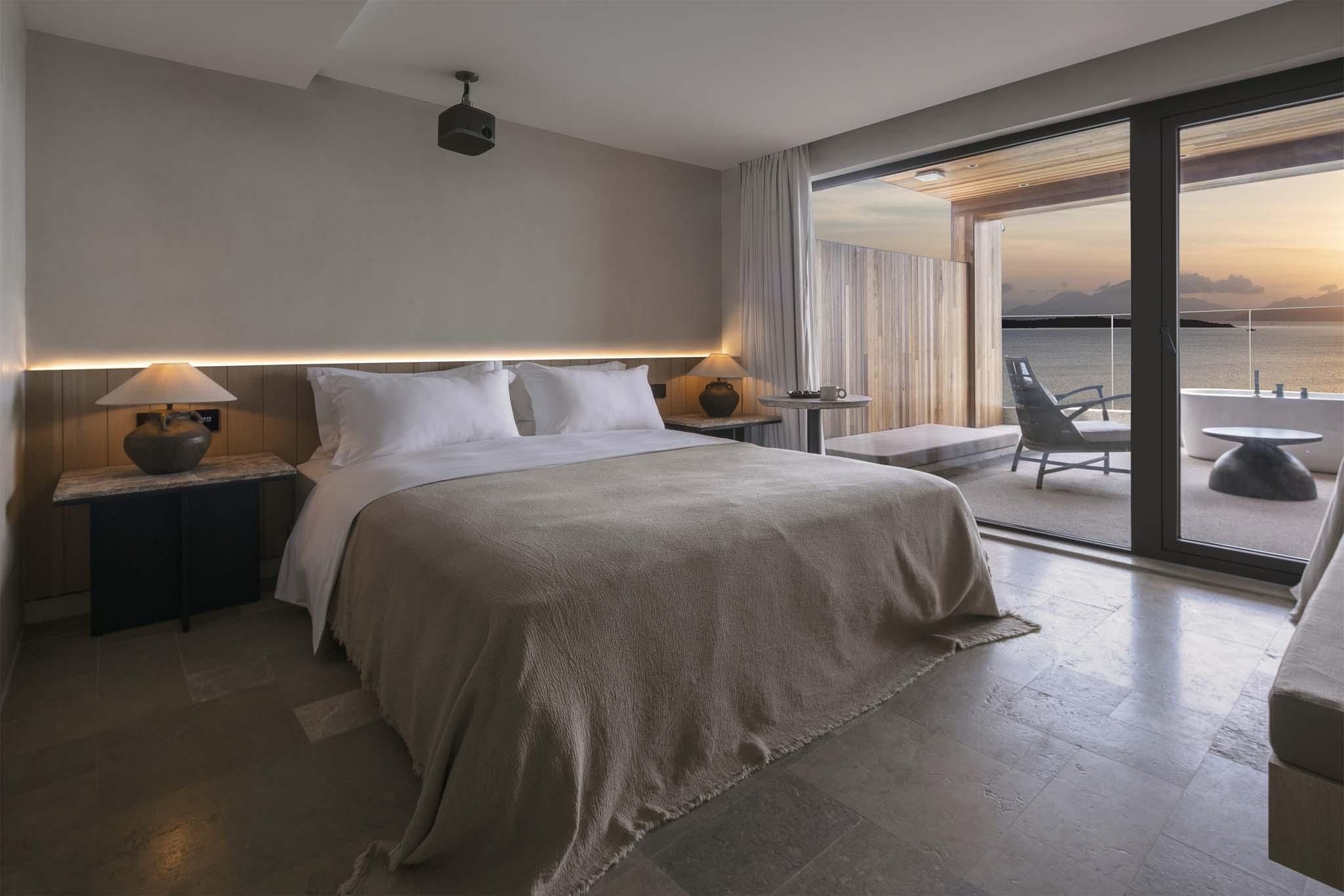Deluxe Room Queen