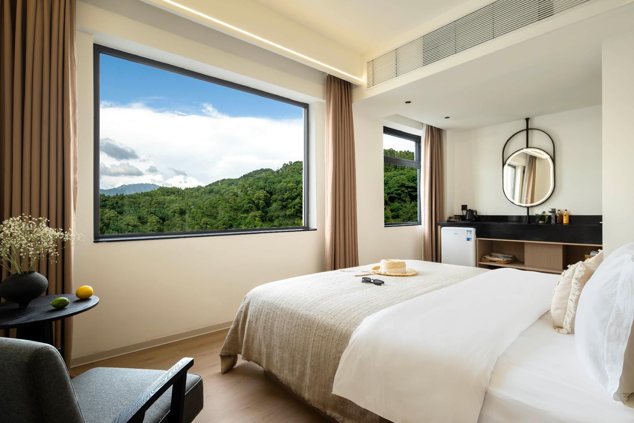 Shenzhen White House Seaview Resort Hotel Double Mountain View