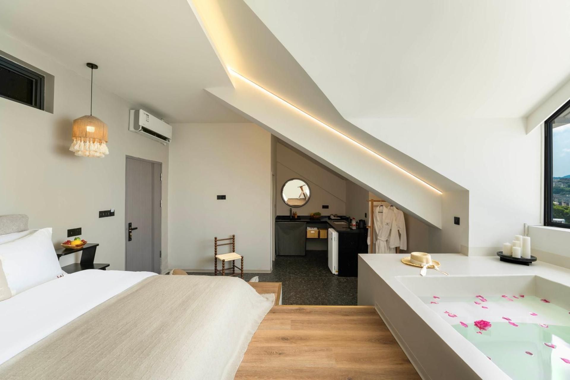 Deluxe Double Room with Bath