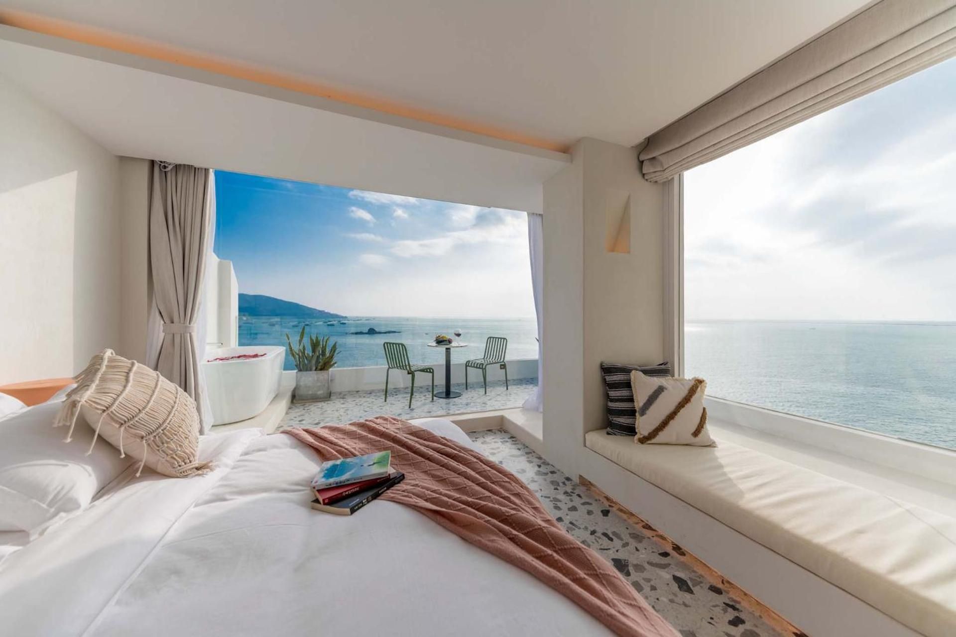 Double Room with Balcony and Sea View