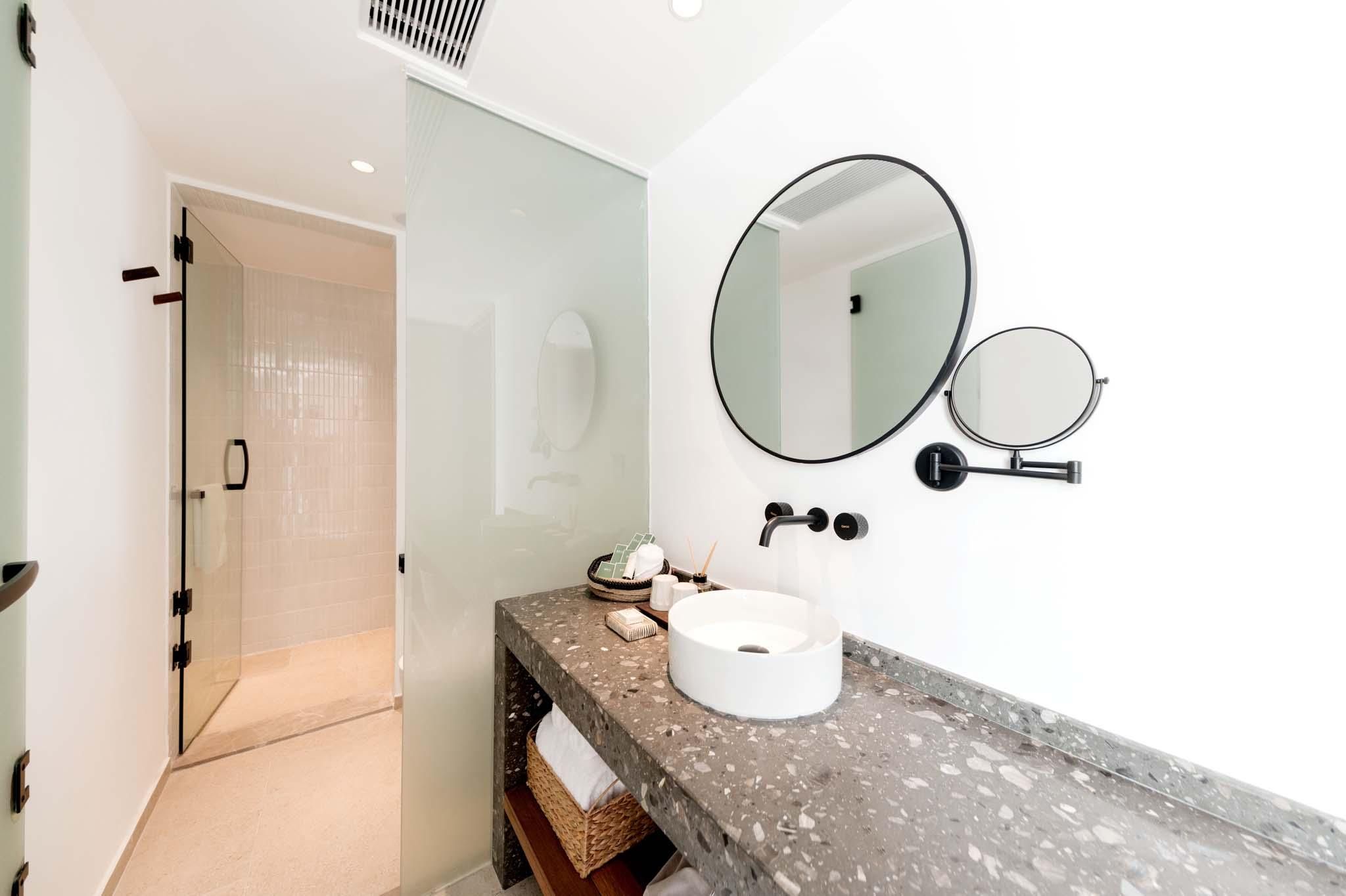 Luxe Queen Room