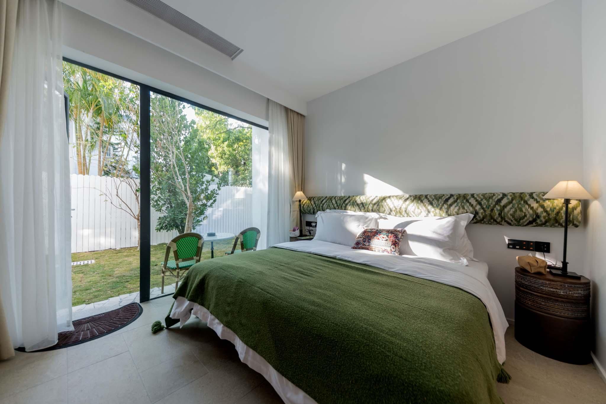Courtyard Queen Room with Balcony