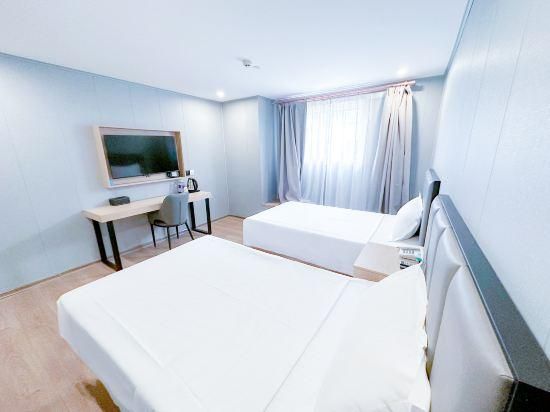 2 Bed Twin Superior Room