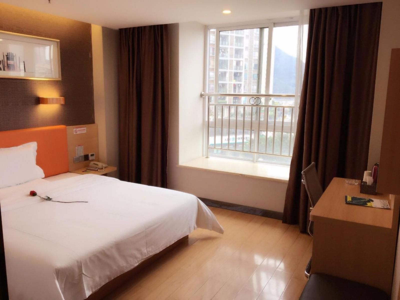 Premium Queen Room