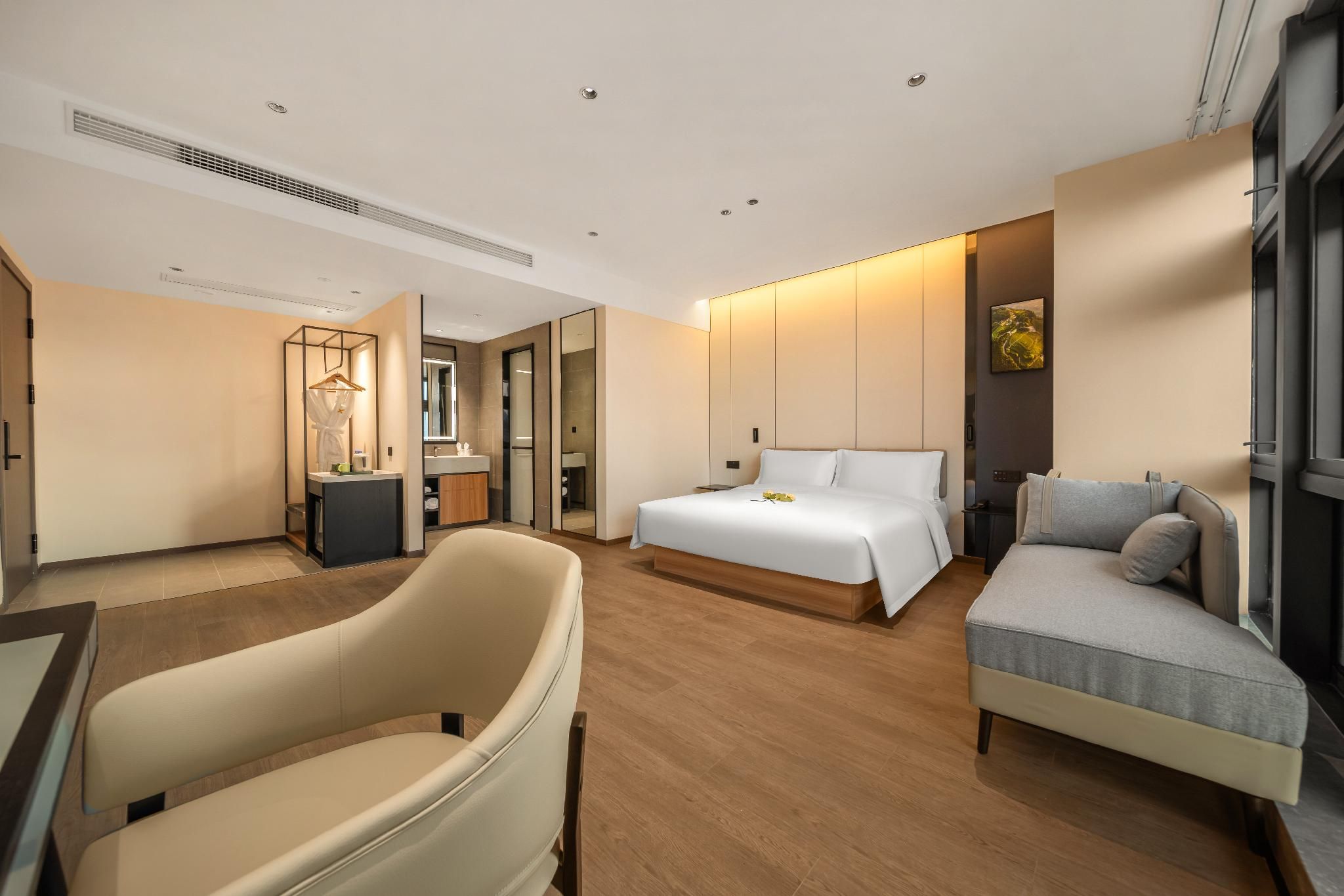 Deluxe Queen Queen Room