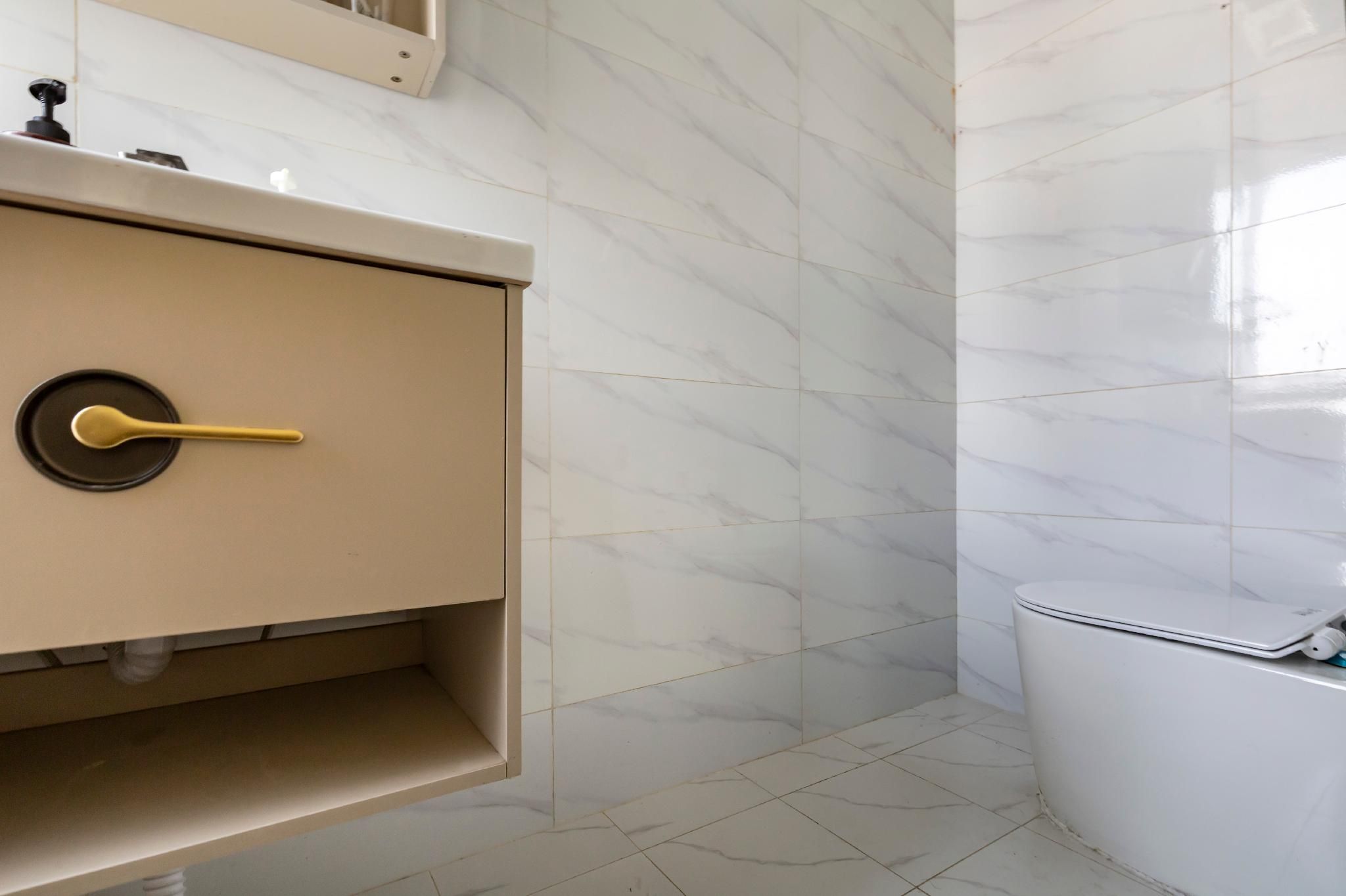 4 Bedroom Beach Front Apartment - Daily Beach Yoga, WiFi and Parking Included