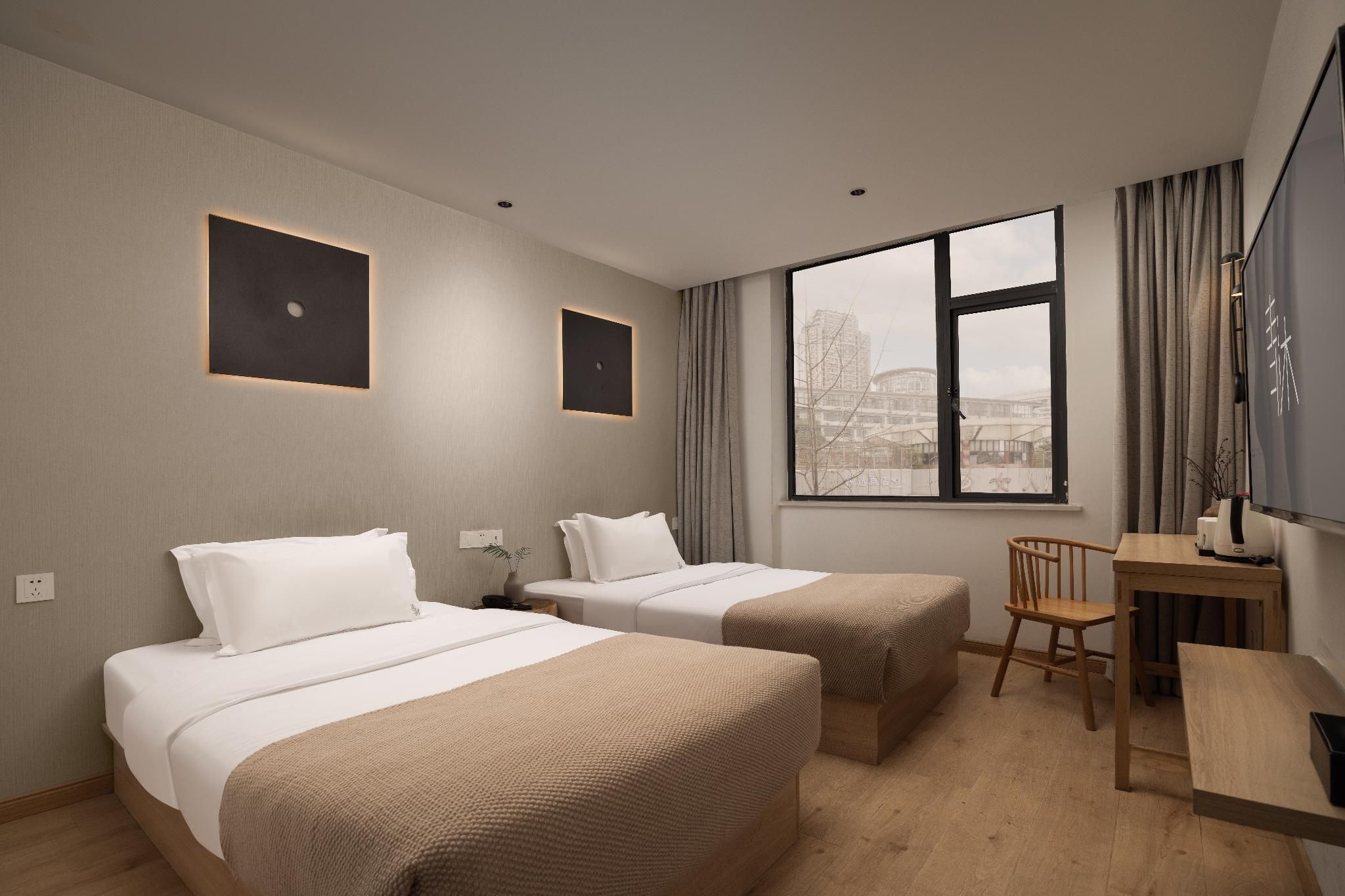 Elegant Twin Room