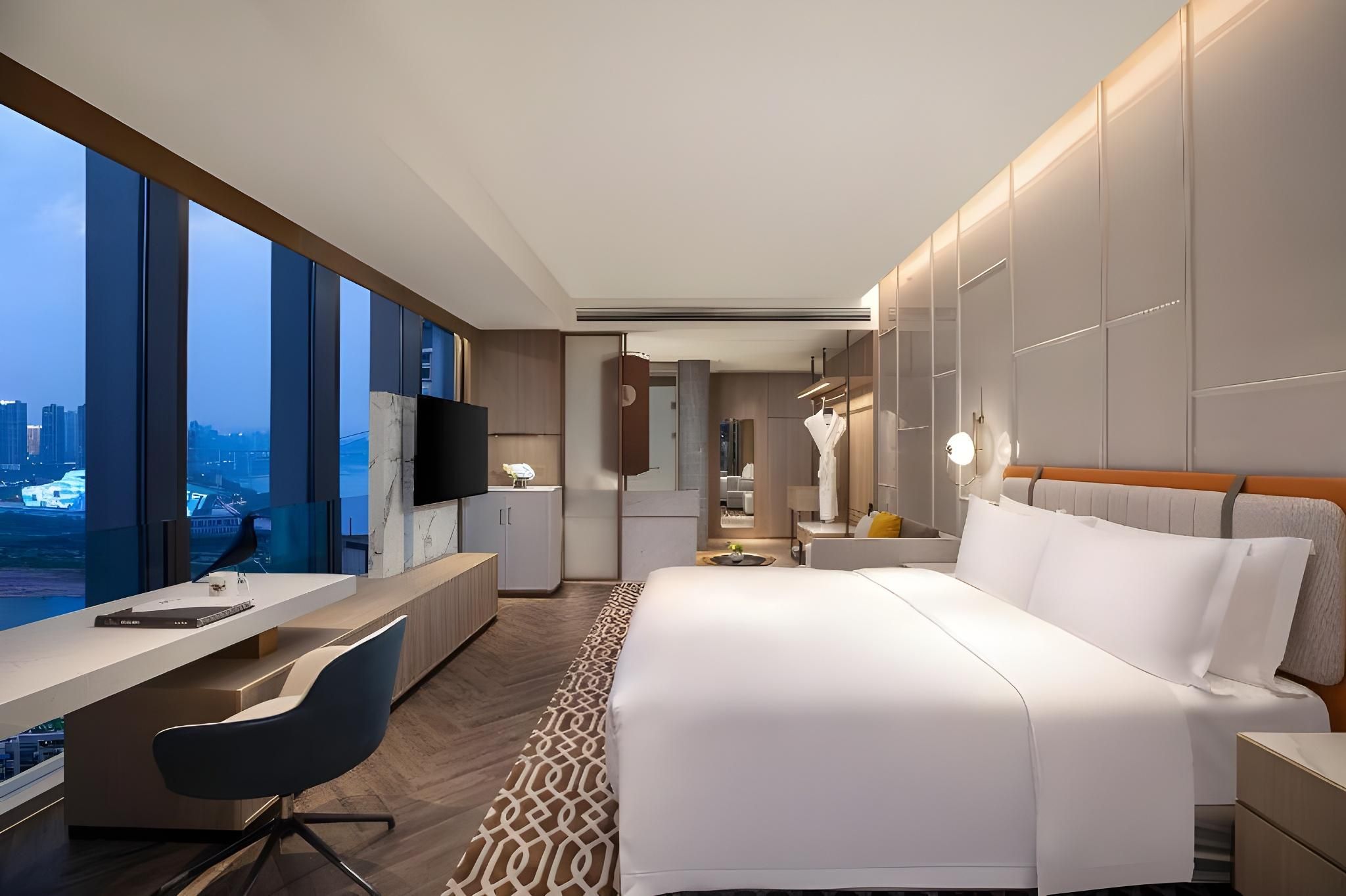 1 King Grand Living Area River View