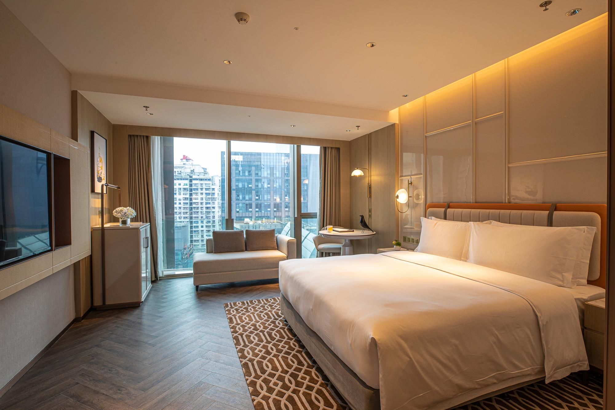 1 King Standard Room