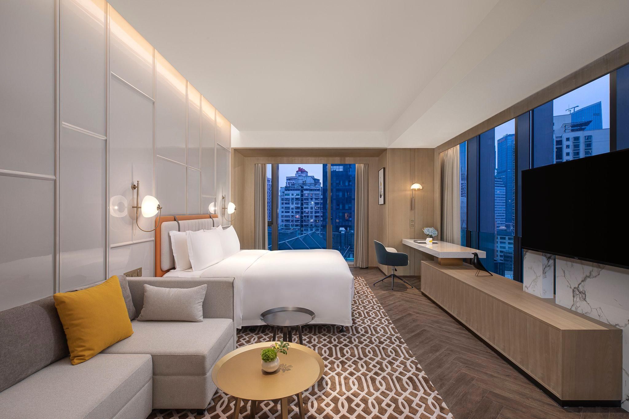 1 King Grand Living Area River View