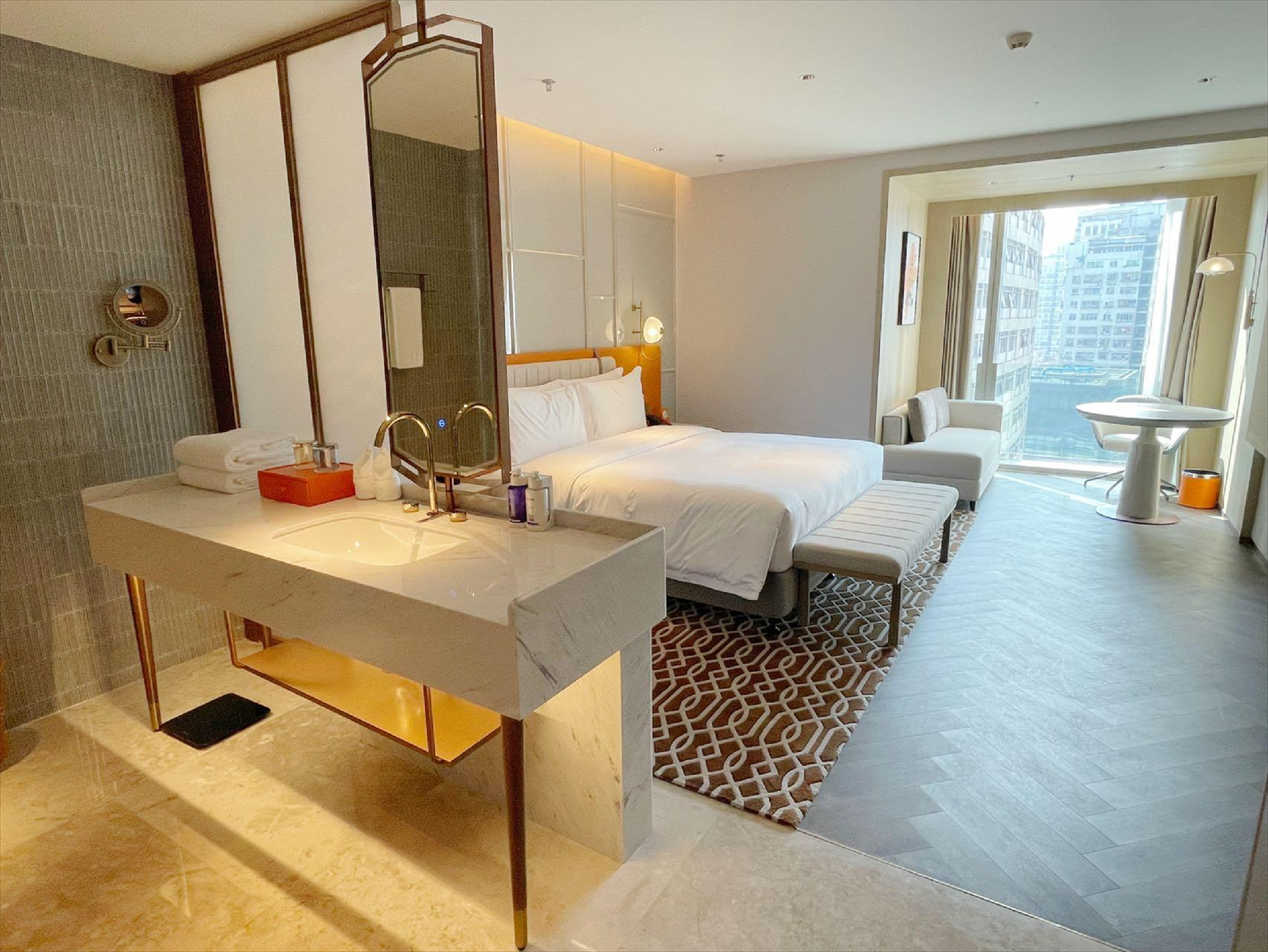 1 King Bed Premium Accessible Room