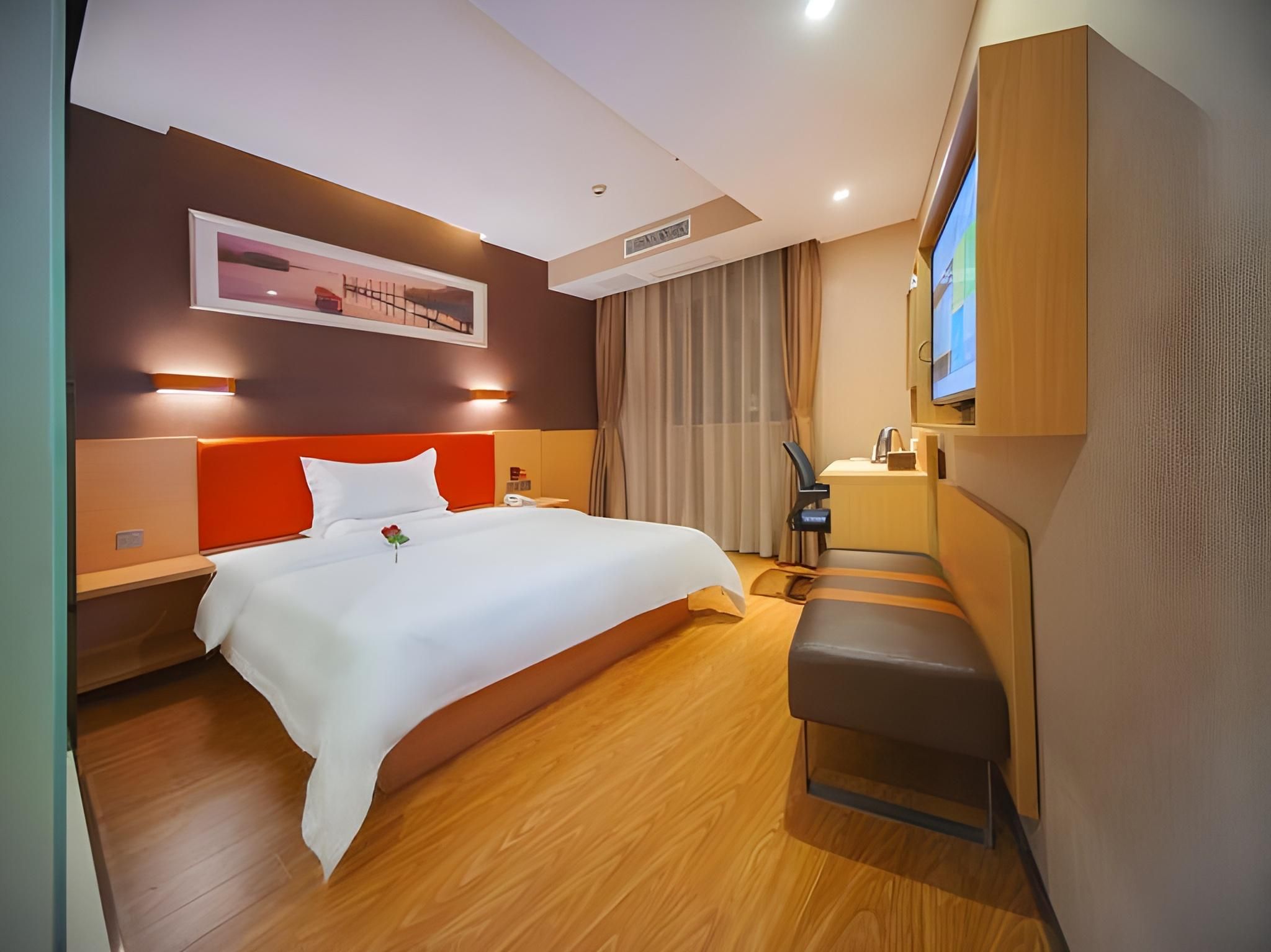 Hotel Queen Room