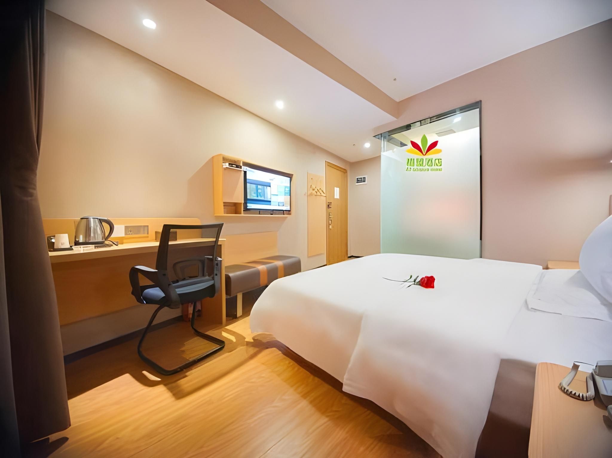 Hotel Queen Room