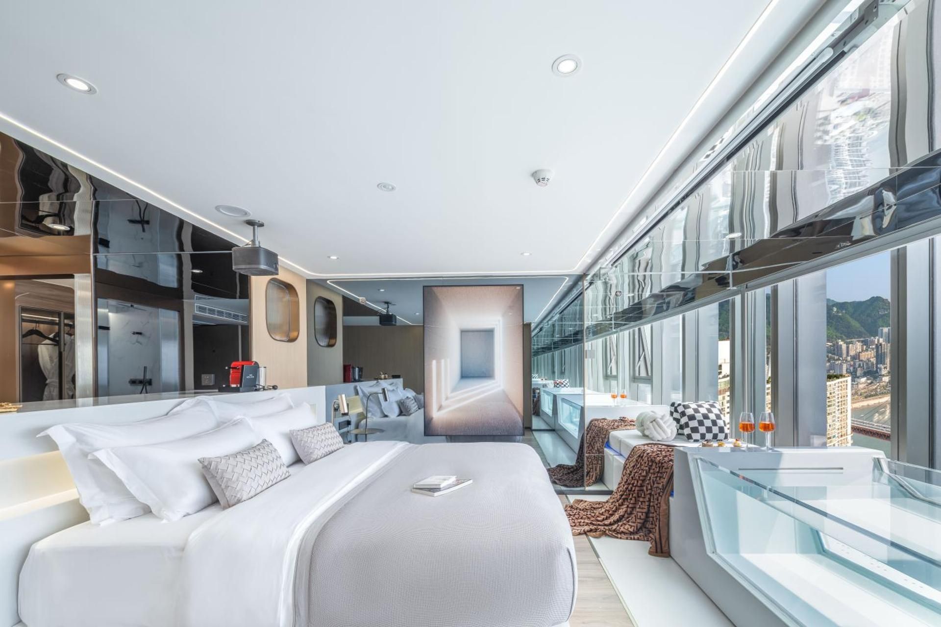 Peninsula River King Room with Crystal Spa