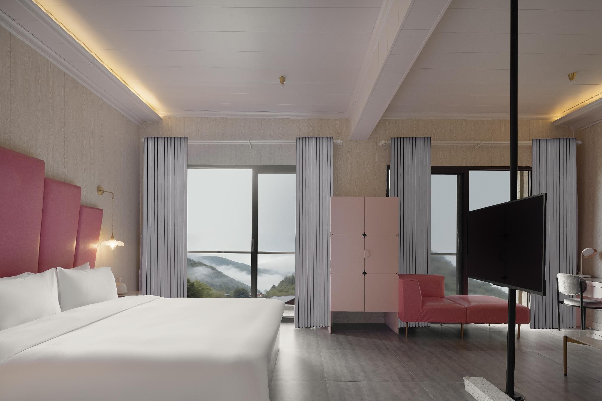 Mountain View King Room