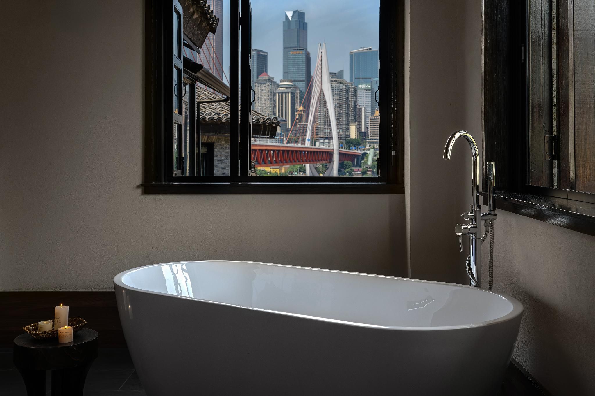 River View Queen