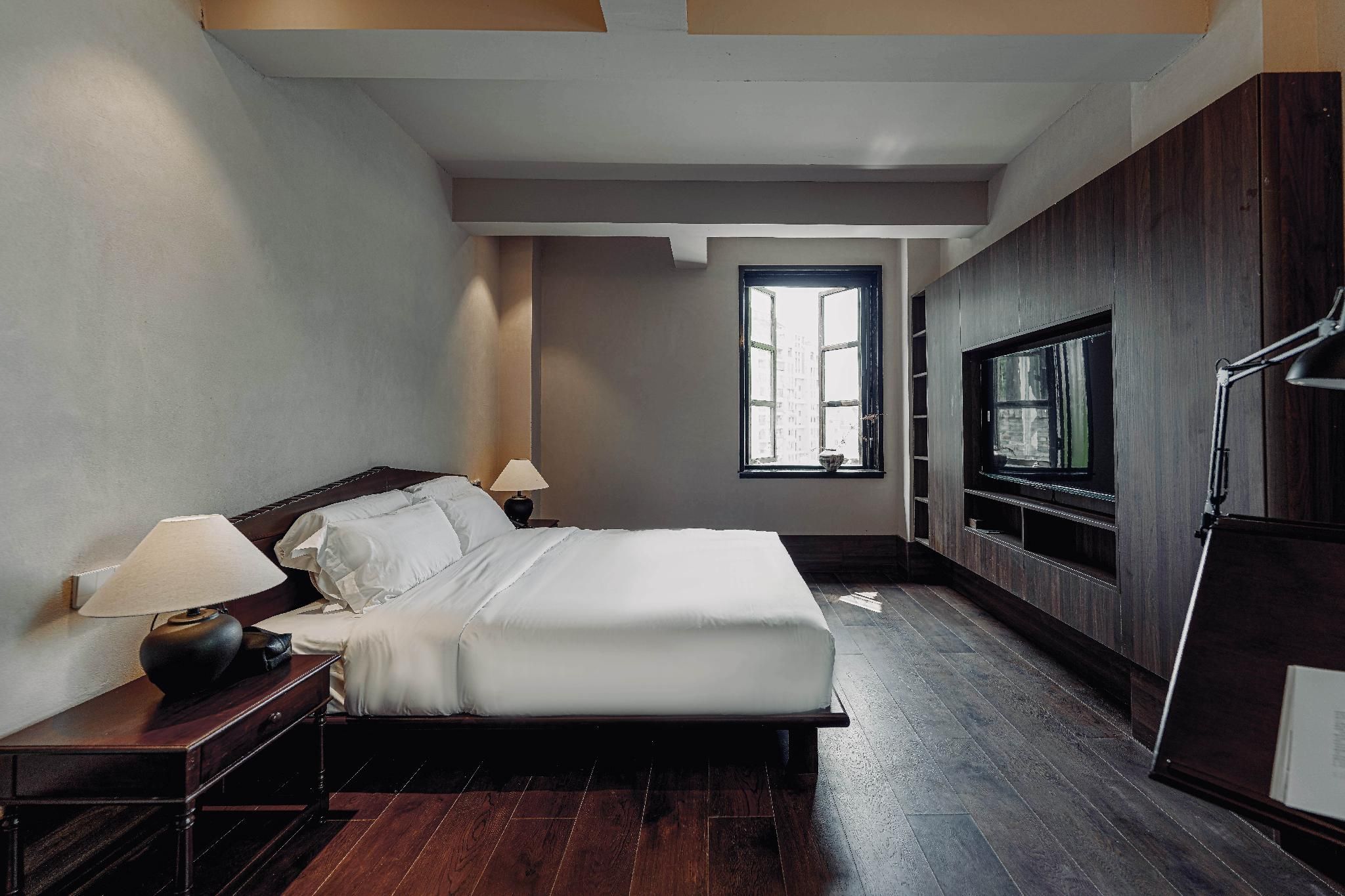 Mountain View Queen Room