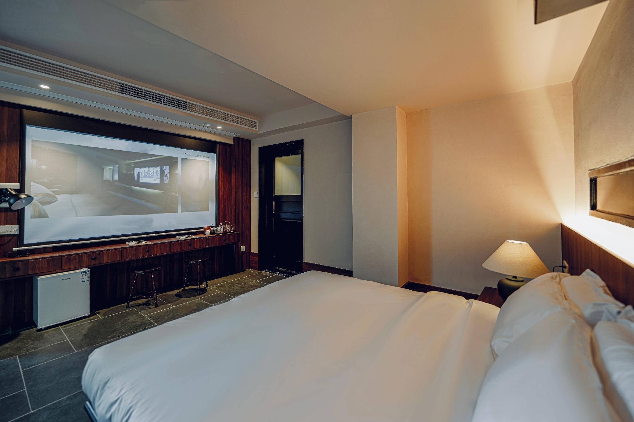 Queen Room with View