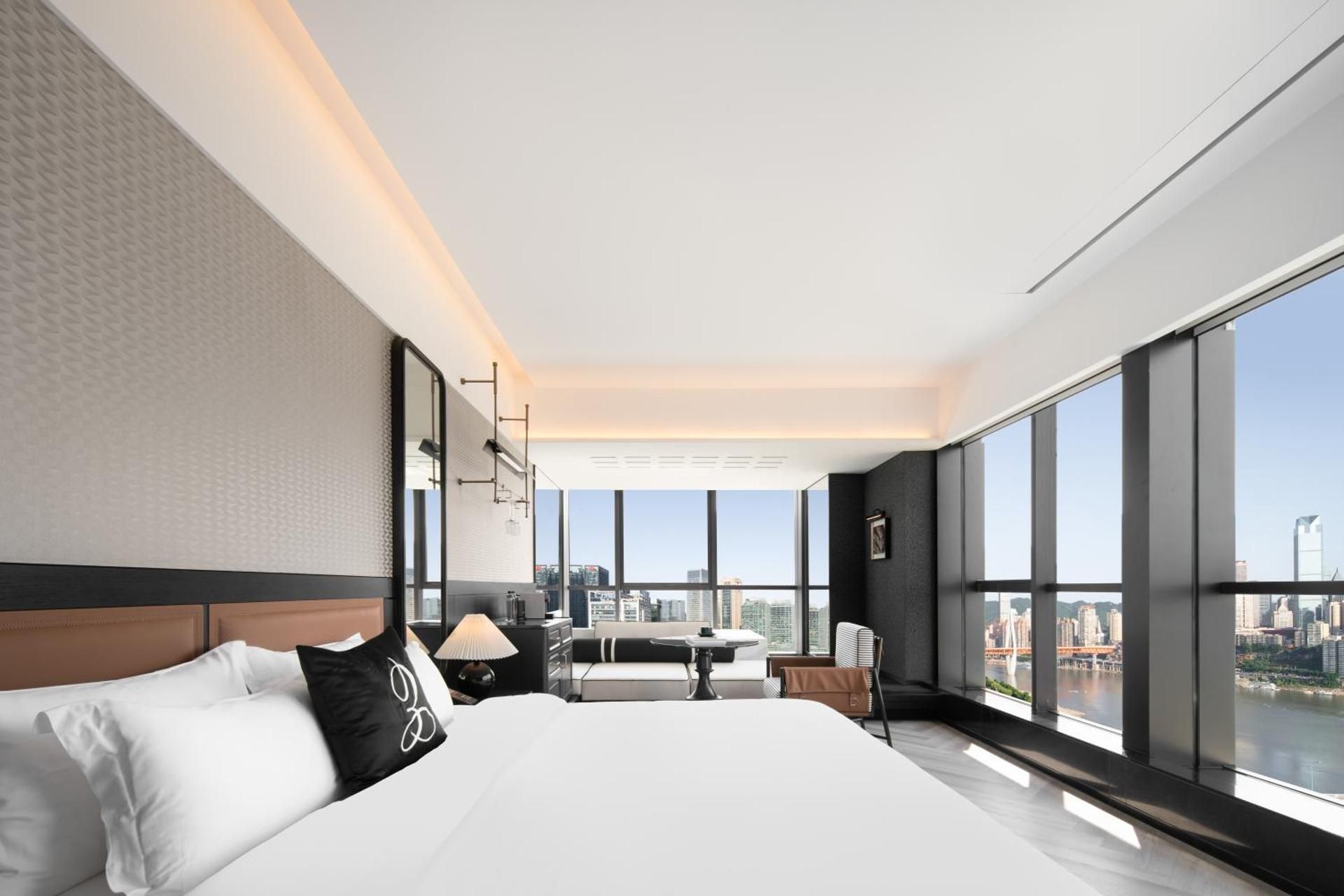 Yacht Club - 270° Panoramic River Suite