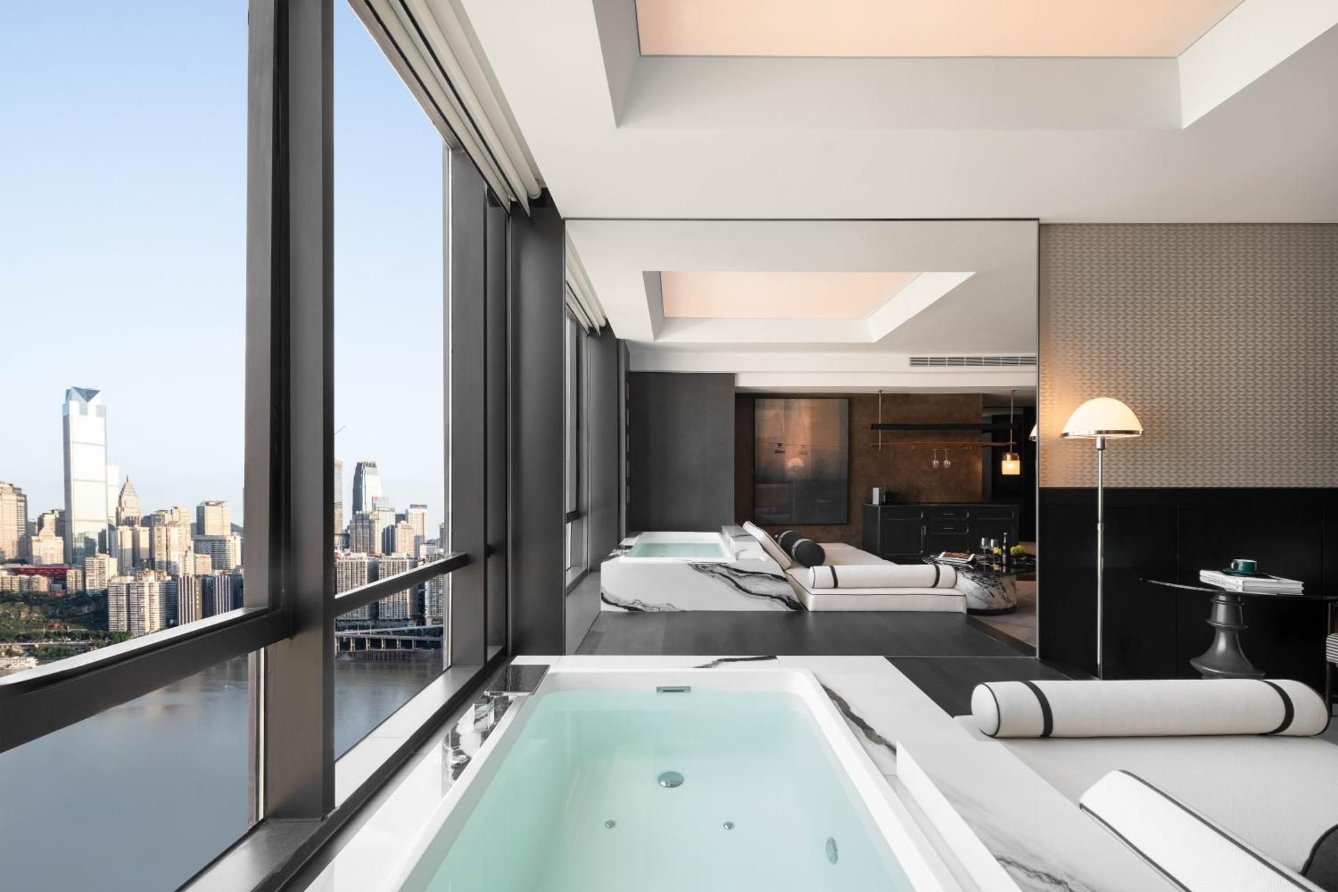 Yacht Club - River View Suite B (180° View)