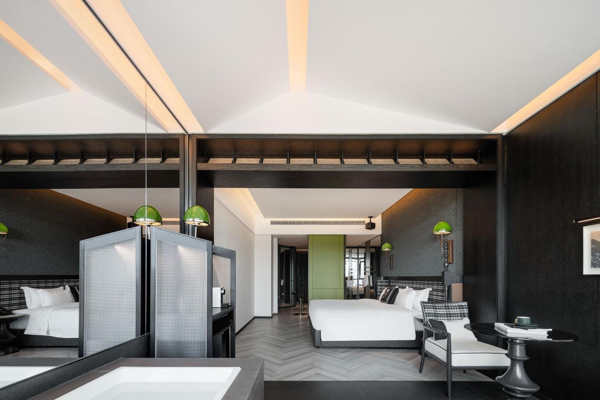 Mist Mansion - 180° River View Suite