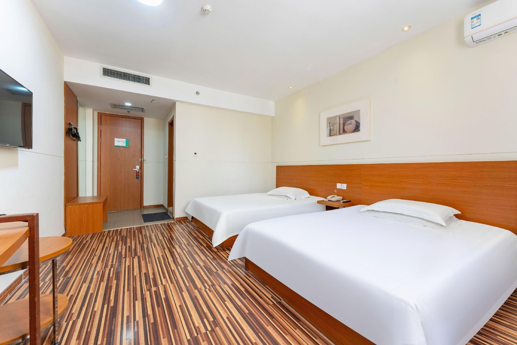 WH - Standard Twin Bed Family Room