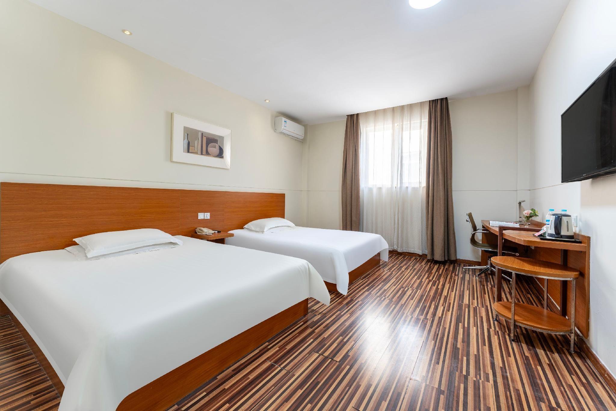WH - Standard Twin Bed Family Room