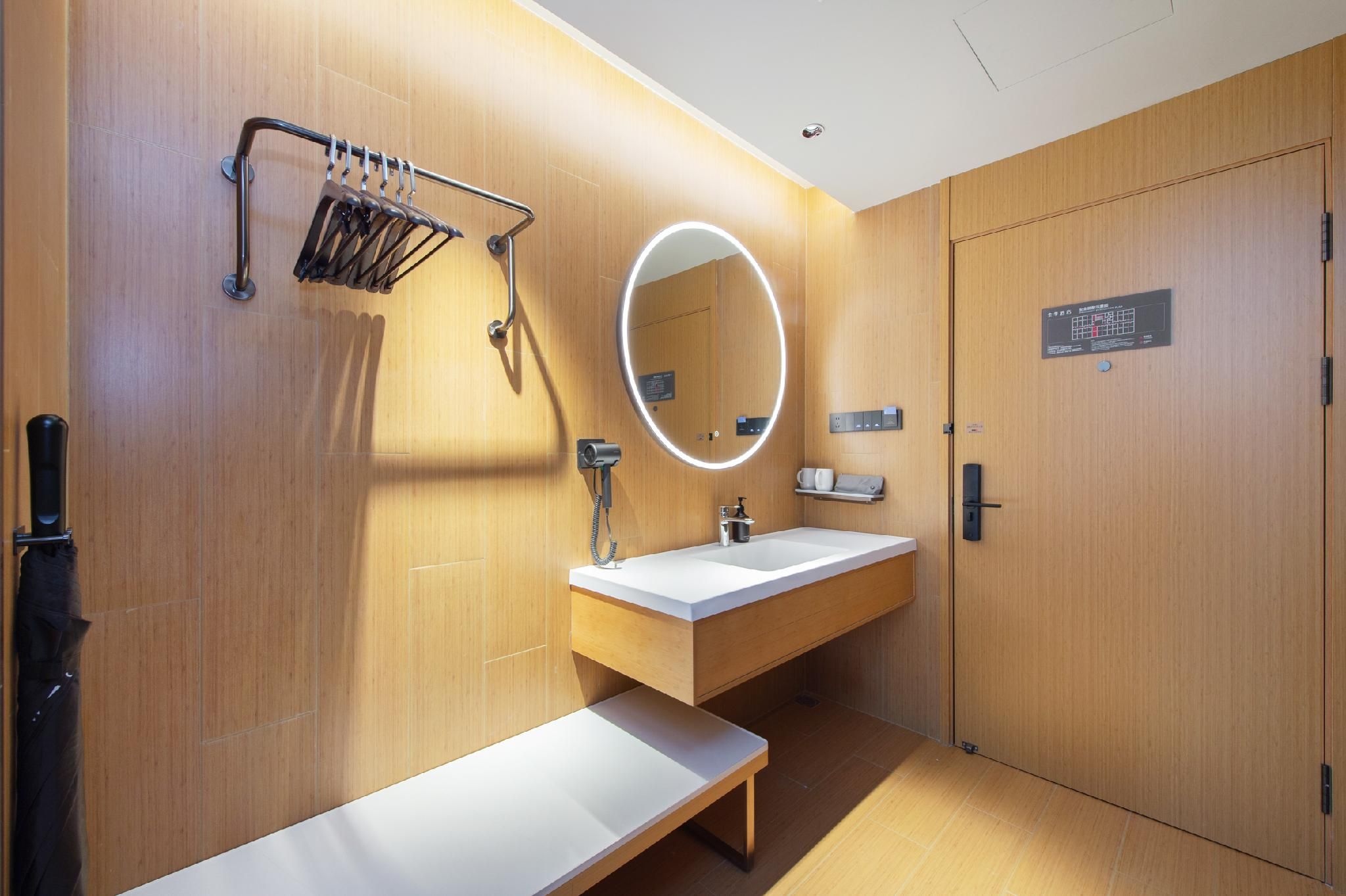 Huazhu - Superior Twin