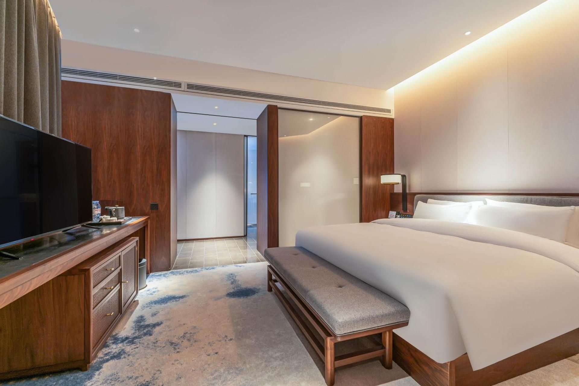 Premium Bathtub King Room