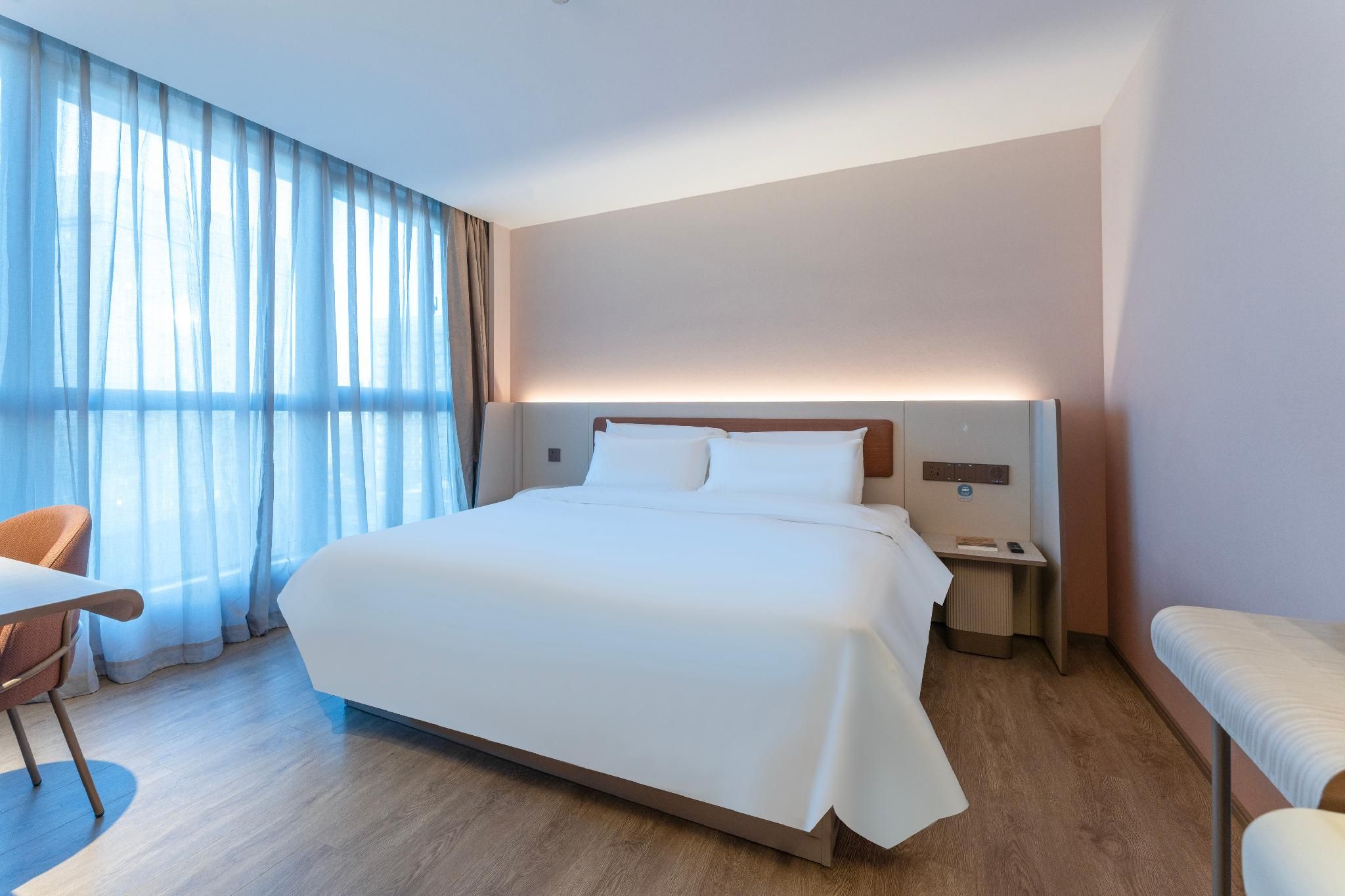 Huazhu - Room With Bed