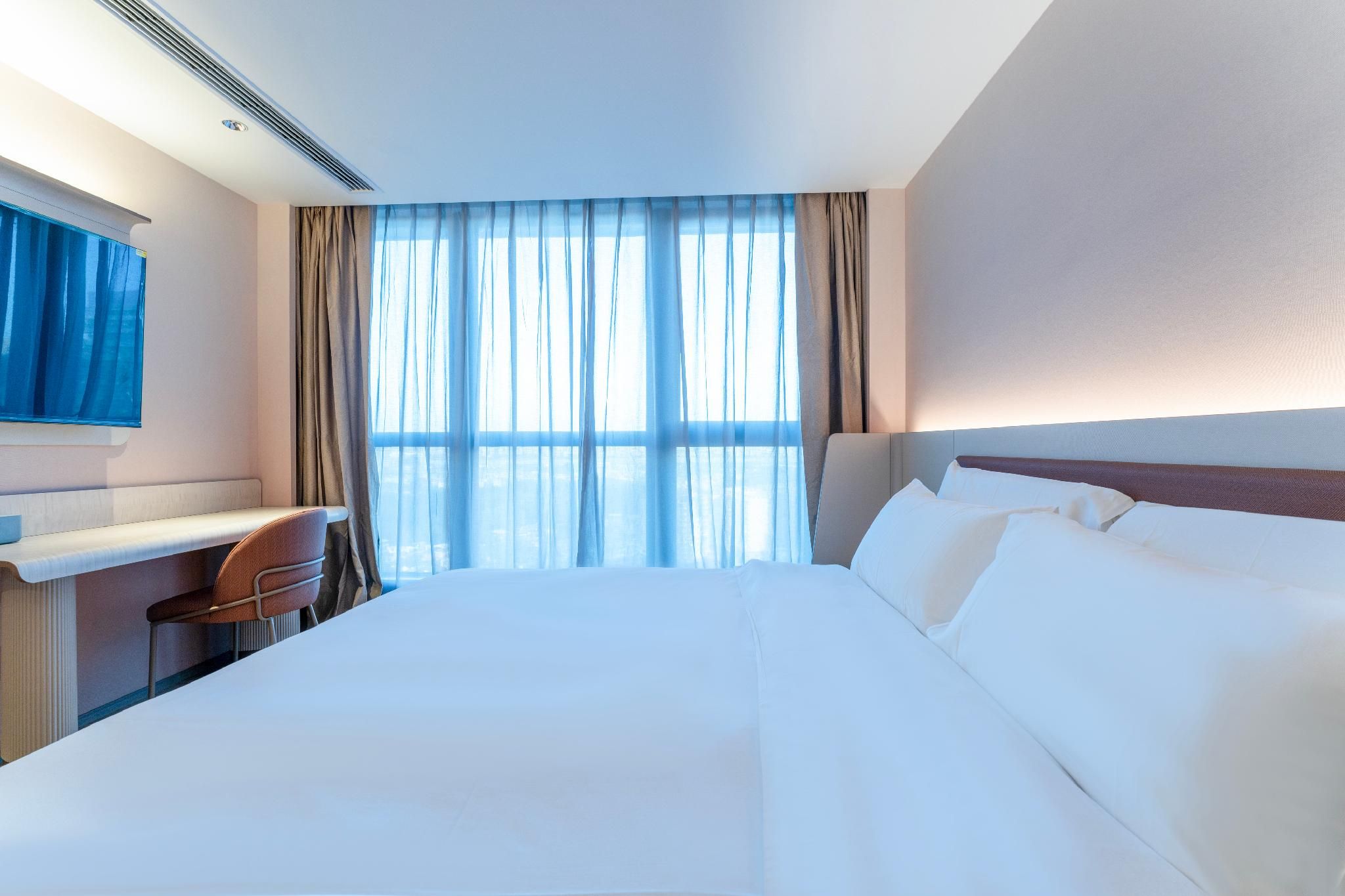 Huazhu - Room With Bed