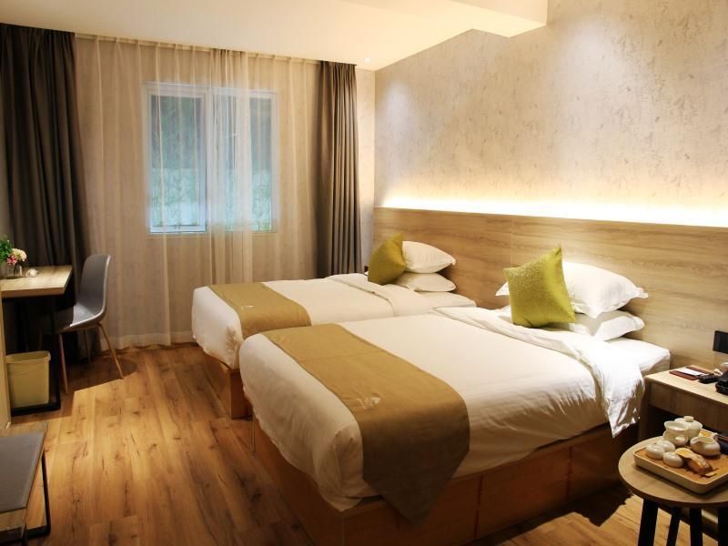 Twin Business Room
