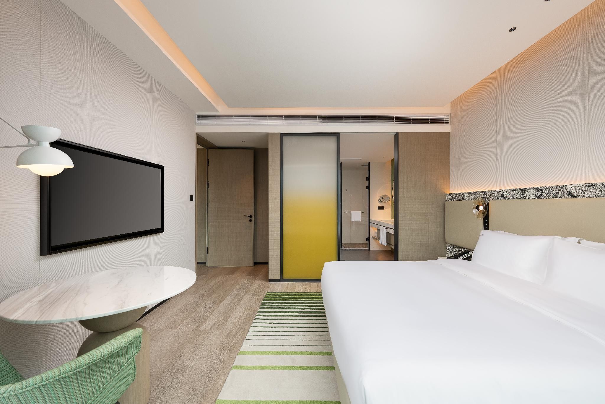 1 Bedroom With Living And Dining Areas