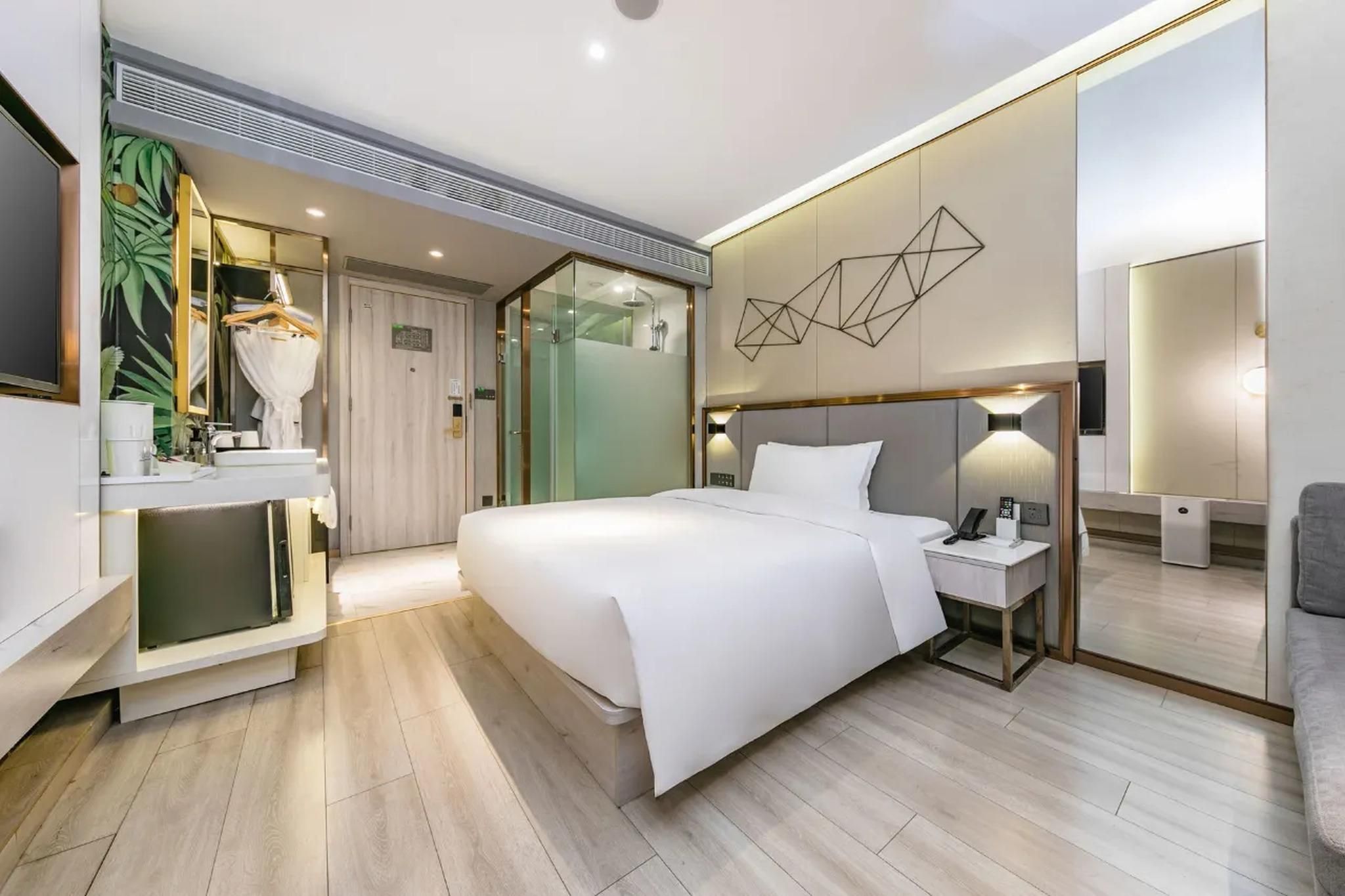 Queen Superior Room