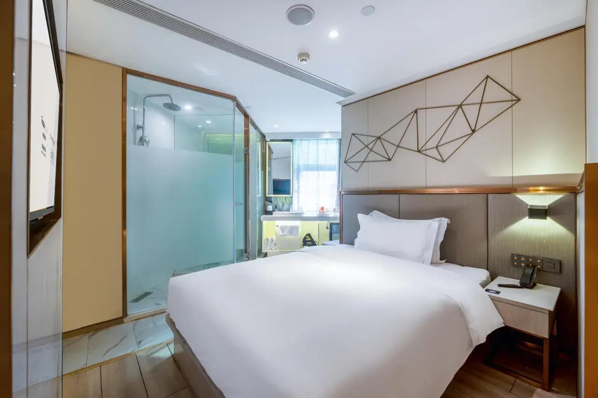 Queen Superior Room