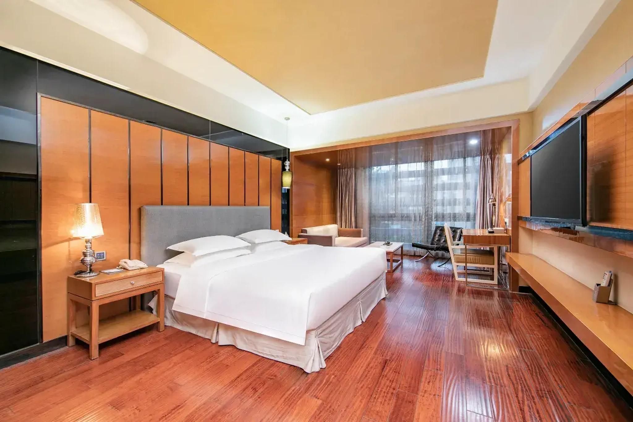 Business King Room