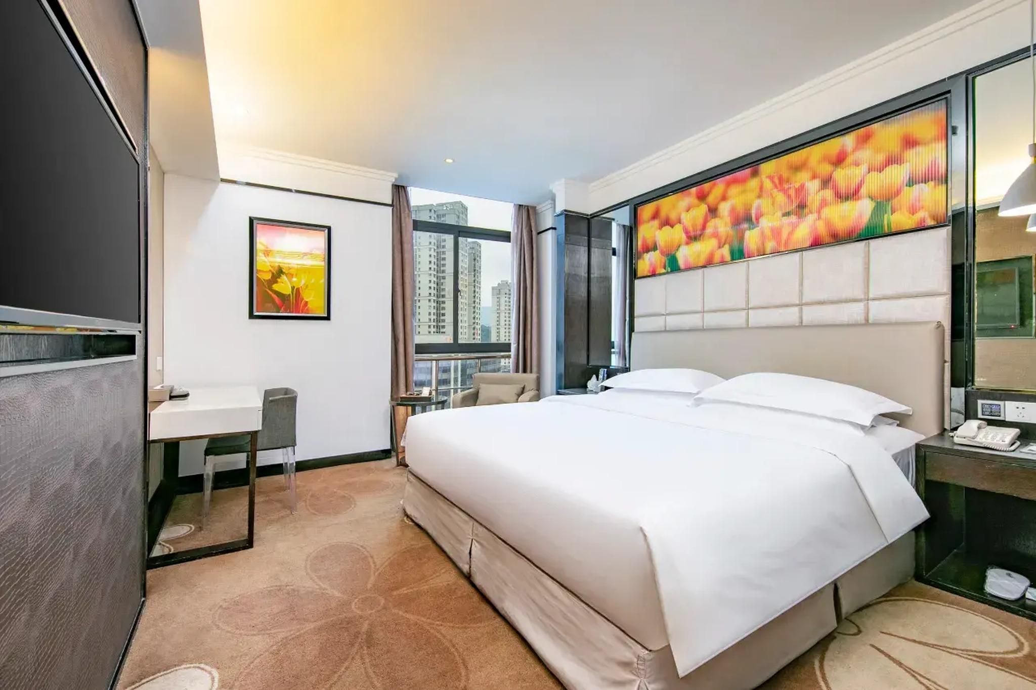 Deluxe Queen Queen Room