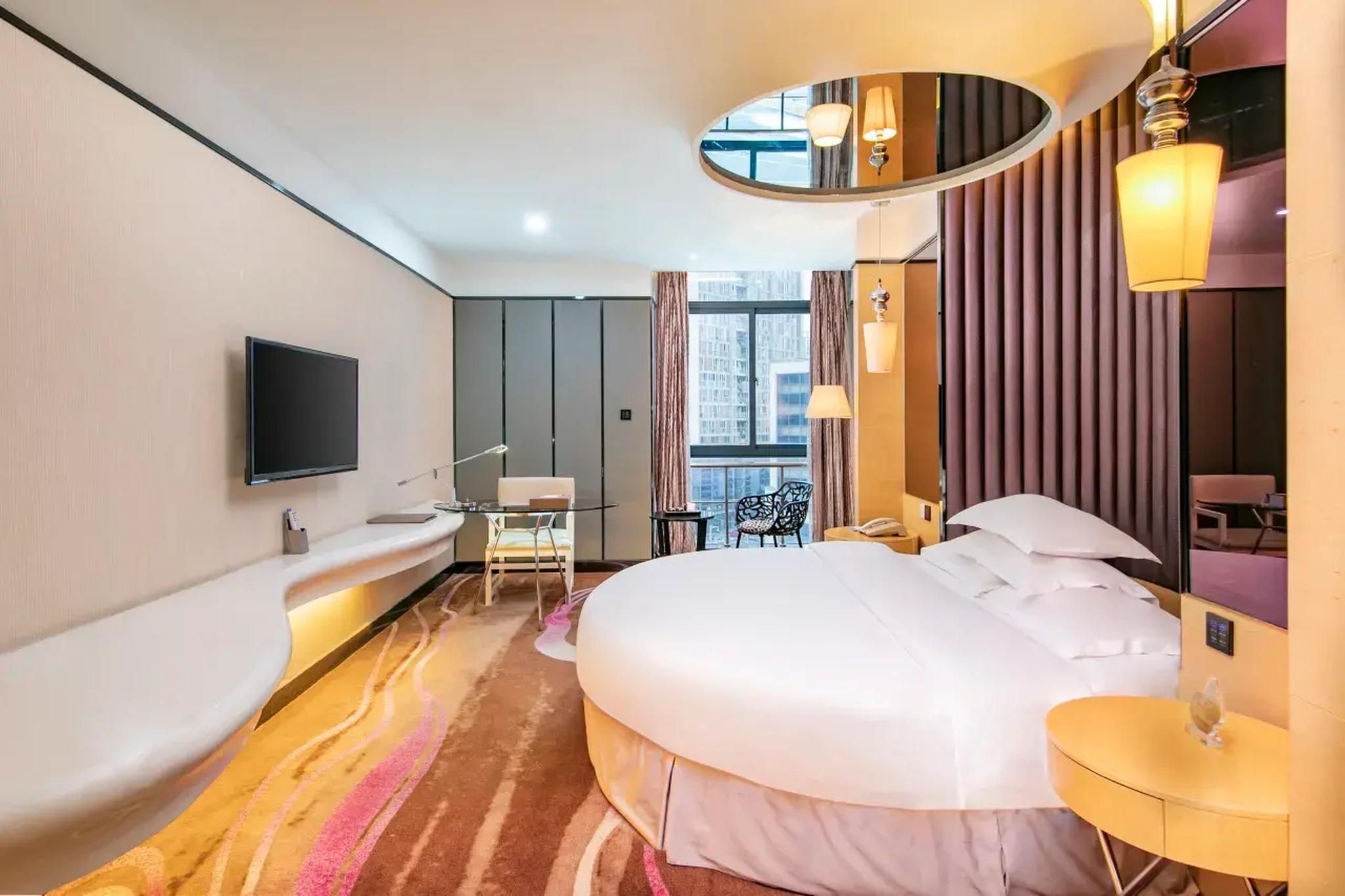 Round Bed Room