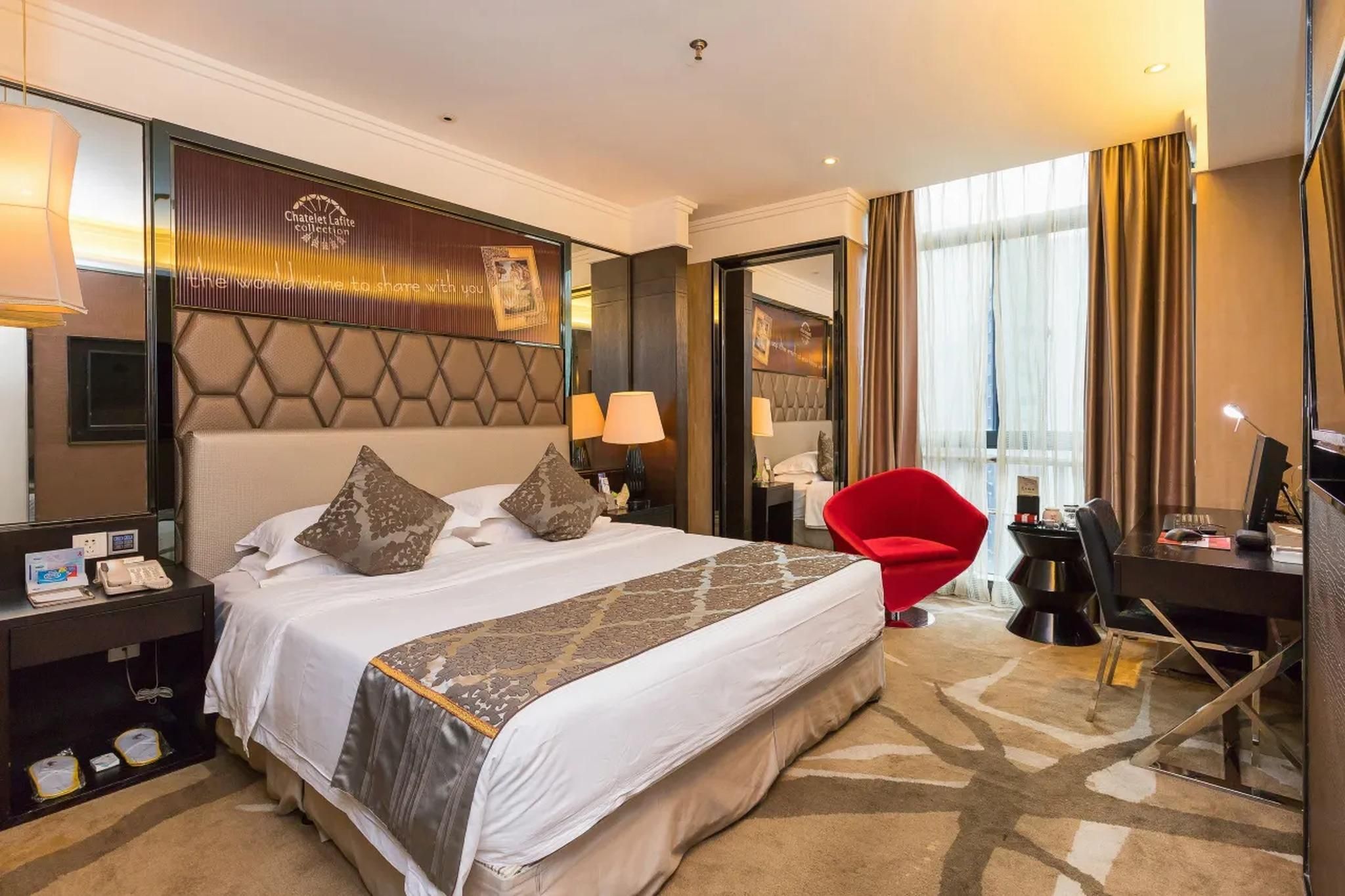 Queen Superior Room