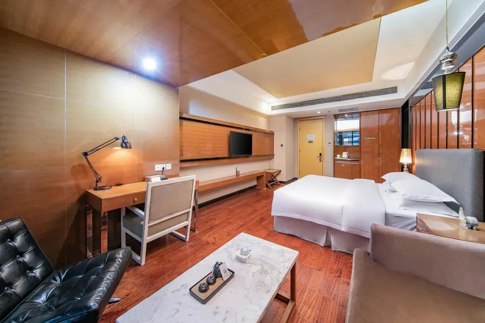 Business King Room