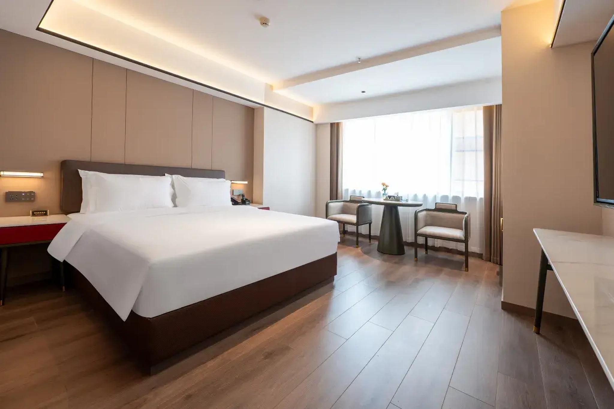 Queen Room with View